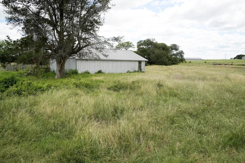 1432 S Knezek Road Flatonia, TX 78941