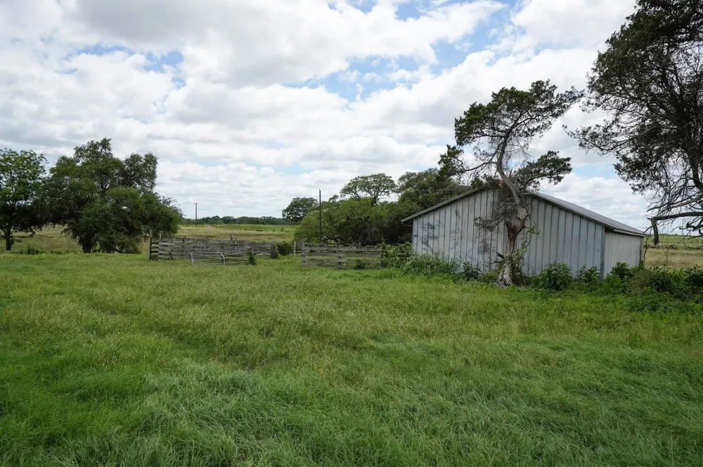 1432 S Knezek Road Flatonia, TX 78941