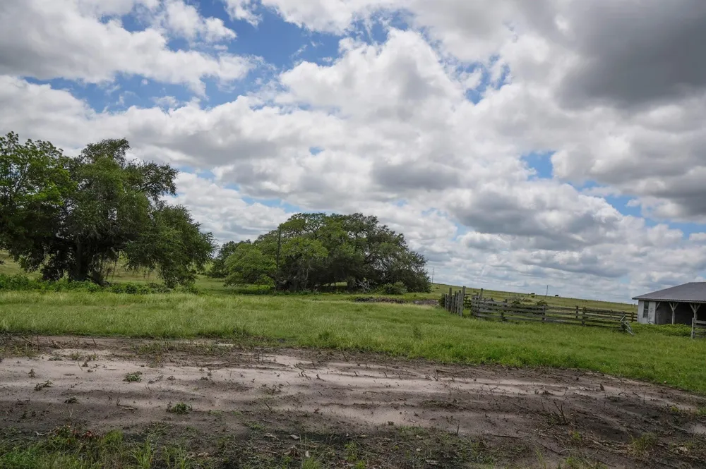 1432 S Knezek Road Flatonia, TX 78941