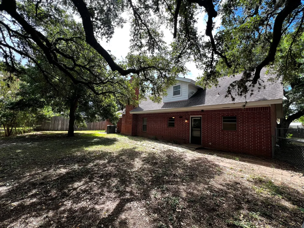 235 W Lower Line Street La Grange, TX 78945