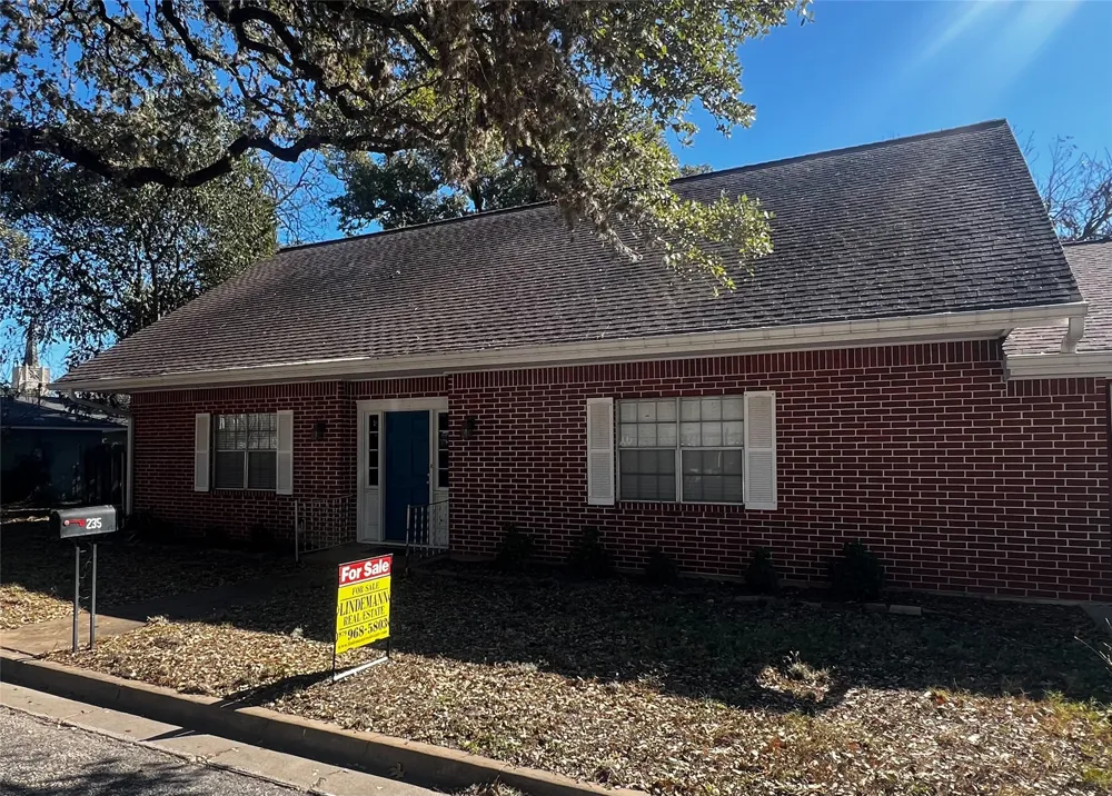 235 W Lower Line Street La Grange, TX 78945
