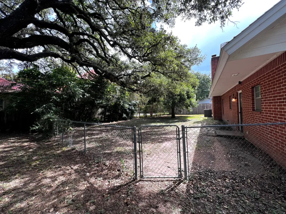 235 W Lower Line Street La Grange, TX 78945