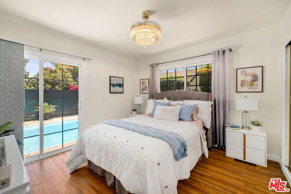9134 Swinton Avenue North Hills, CA 91343