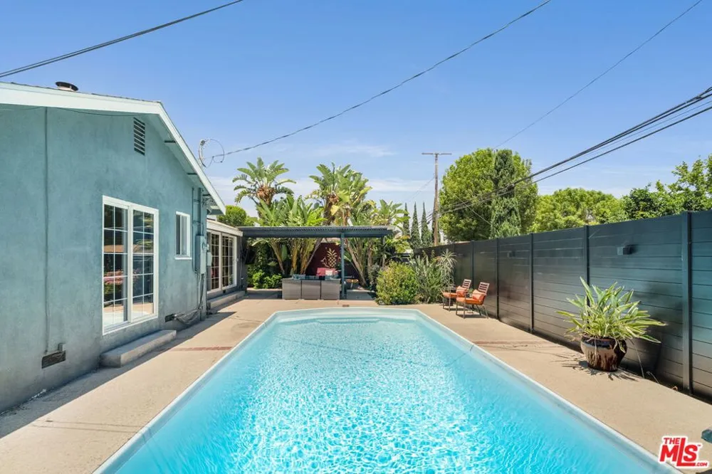 9134 Swinton Avenue North Hills, CA 91343