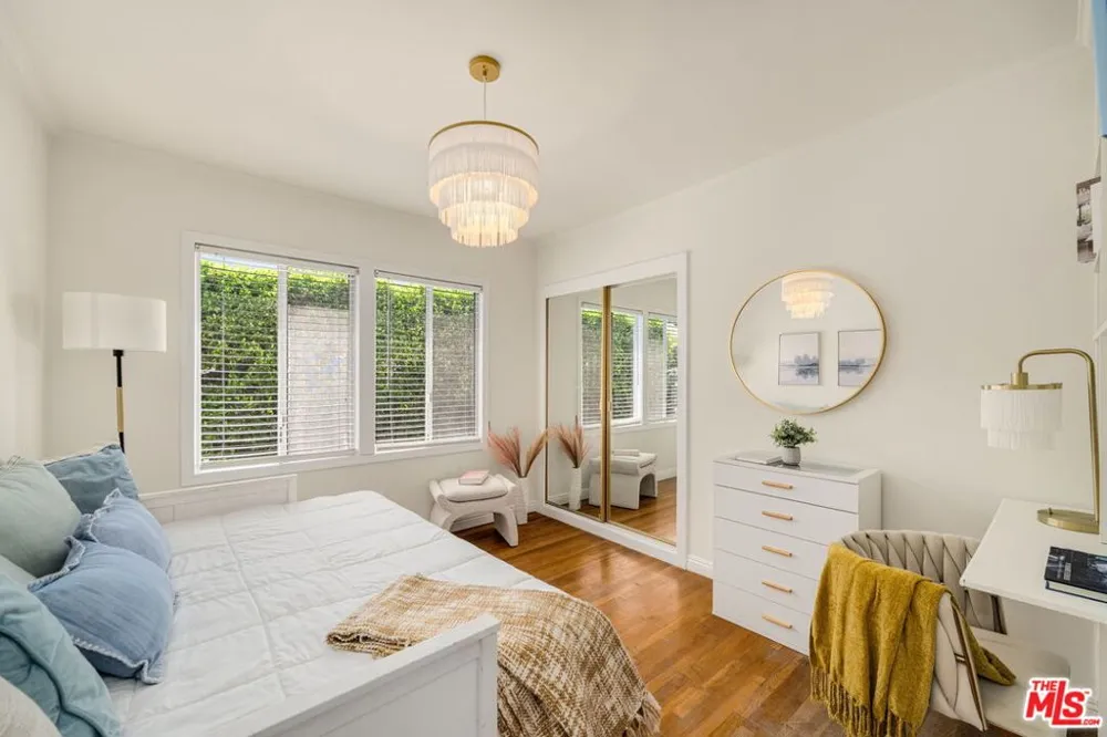 9134 Swinton Avenue North Hills, CA 91343