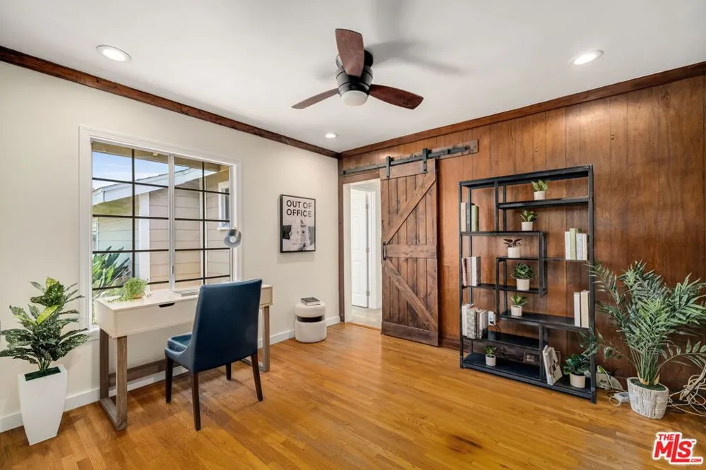 9134 Swinton Avenue North Hills, CA 91343