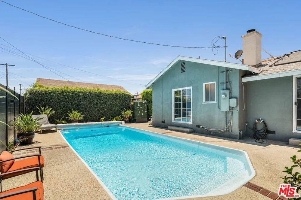 9134 Swinton Avenue North Hills, CA 91343