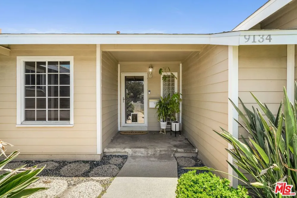 9134 Swinton Avenue North Hills, CA 91343