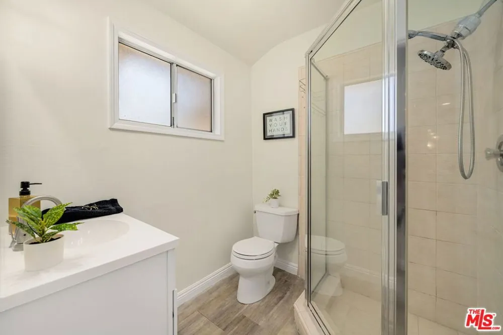 9134 Swinton Avenue North Hills, CA 91343