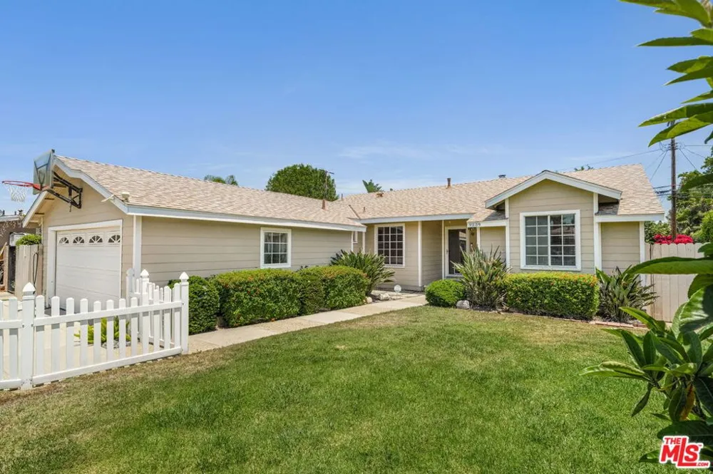 9134 Swinton Avenue North Hills, CA 91343