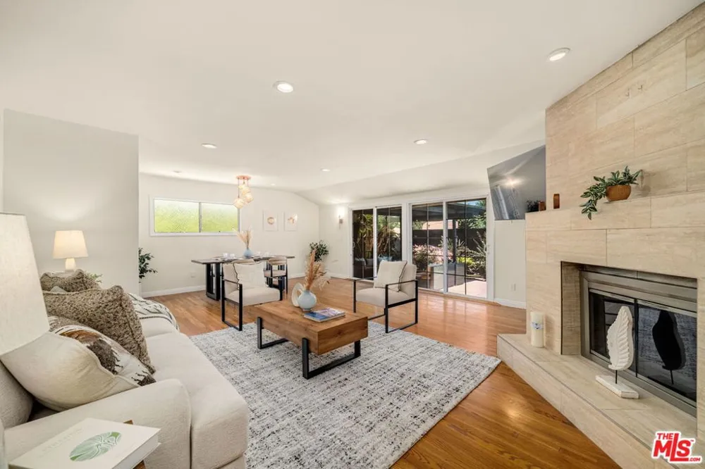 9134 Swinton Avenue North Hills, CA 91343