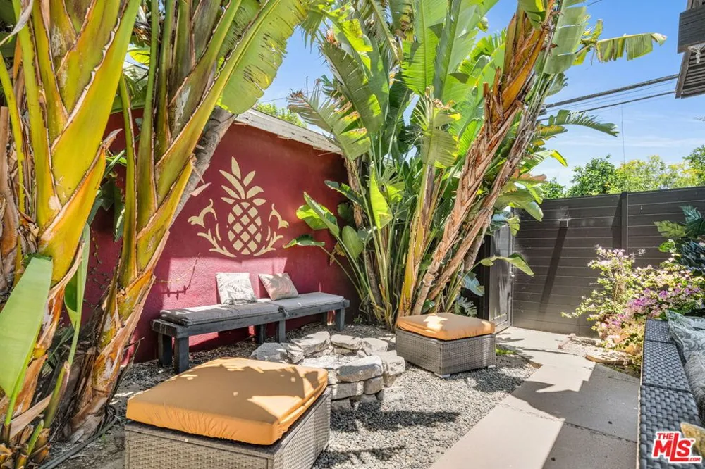 9134 Swinton Avenue North Hills, CA 91343