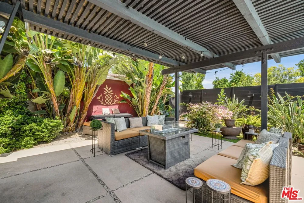 9134 Swinton Avenue North Hills, CA 91343