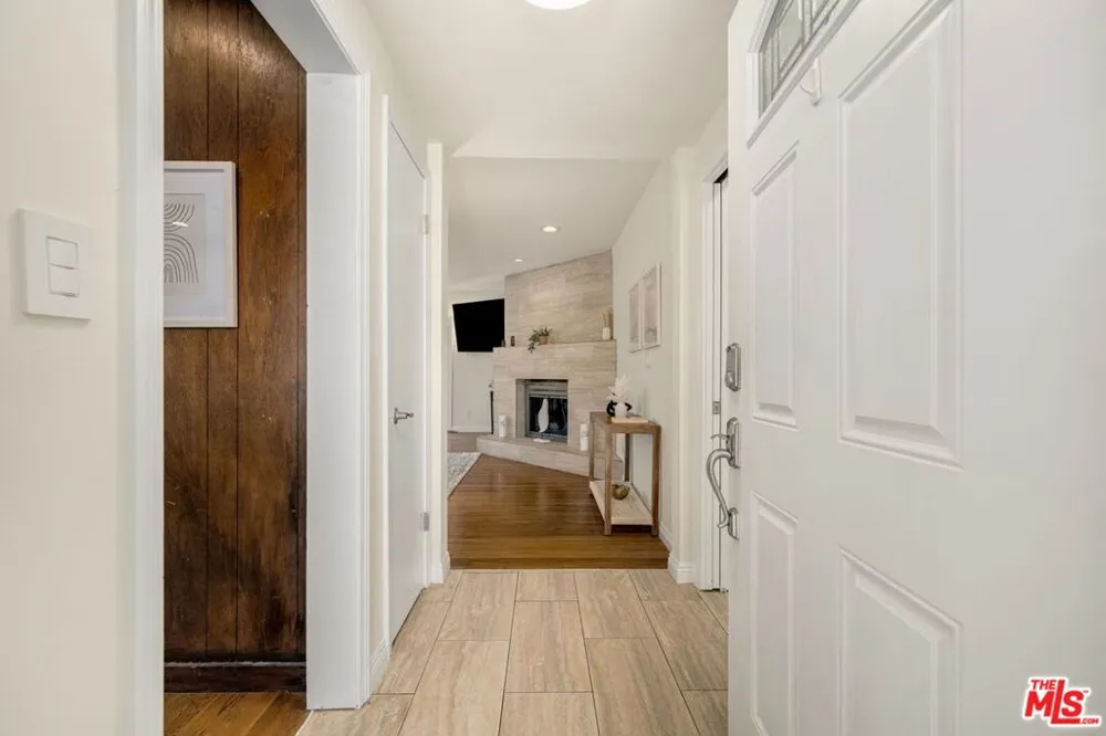 9134 Swinton Avenue North Hills, CA 91343