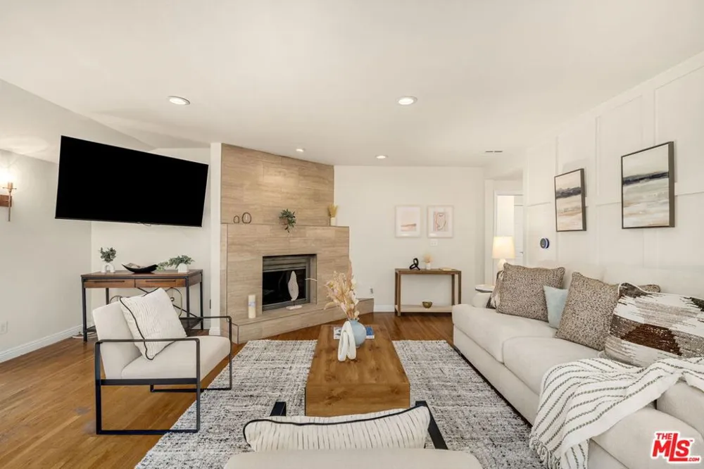 9134 Swinton Avenue North Hills, CA 91343