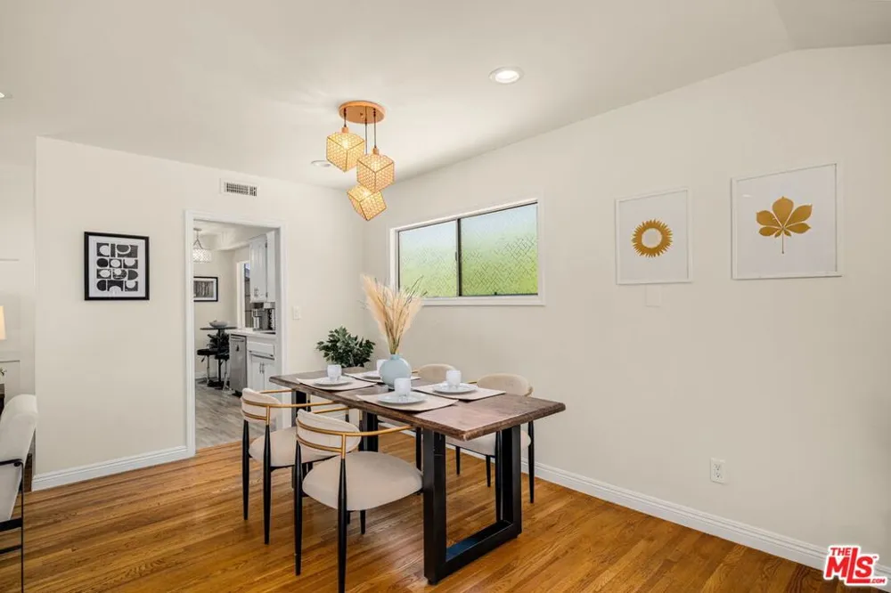 9134 Swinton Avenue North Hills, CA 91343