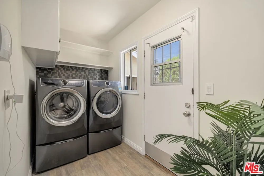 9134 Swinton Avenue North Hills, CA 91343
