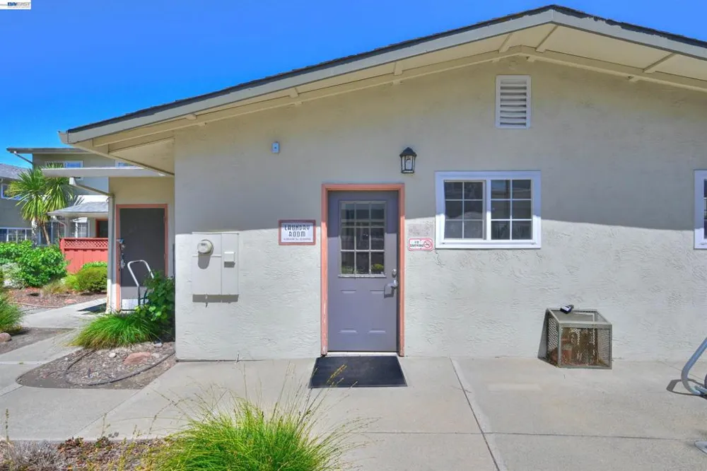 660 Fargo Ave #6 San Leandro, CA 94579