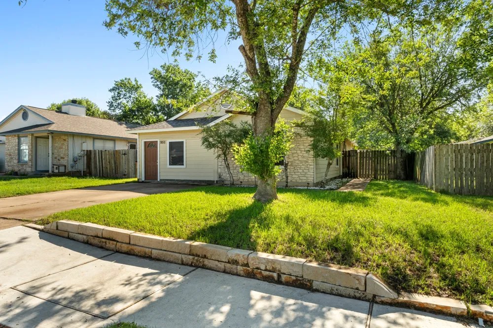 9511 Curlew Drive Austin, TX 78748