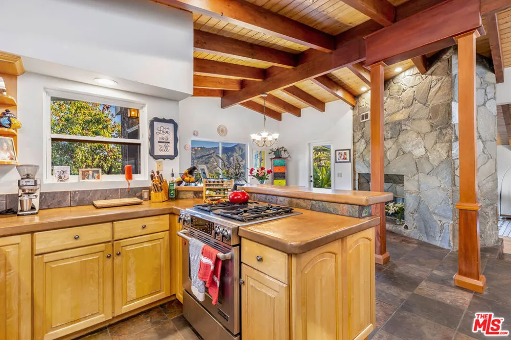 2716 Halsey Road Topanga, CA 90290