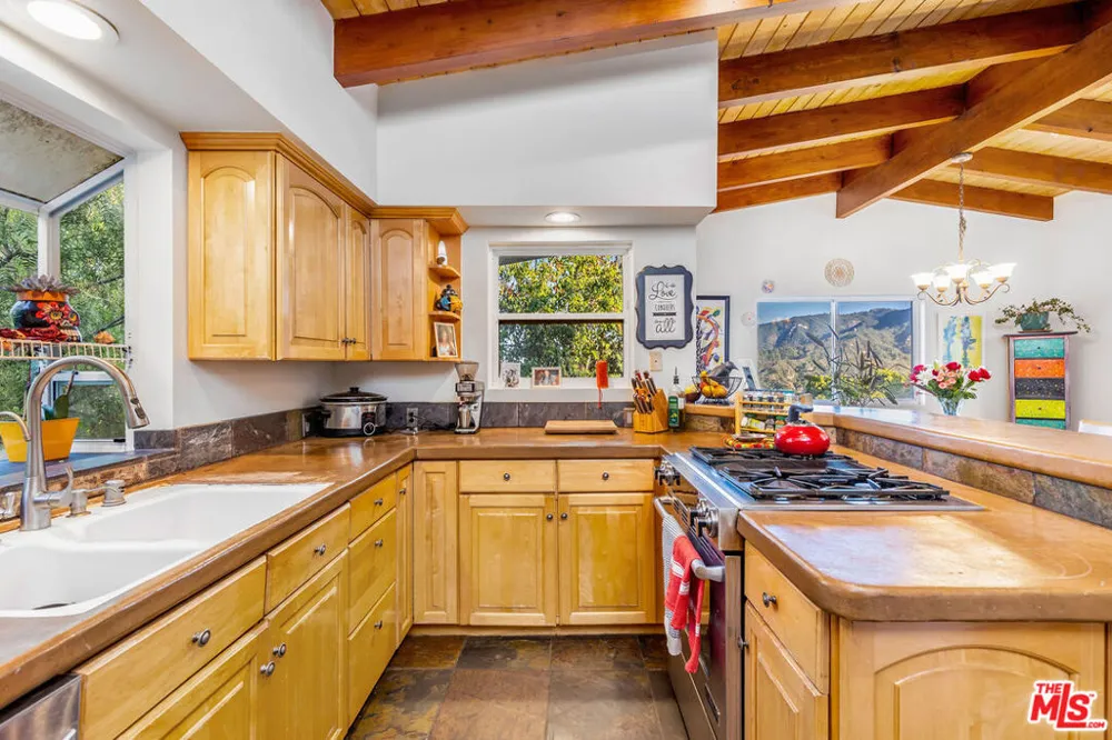 2716 Halsey Road Topanga, CA 90290