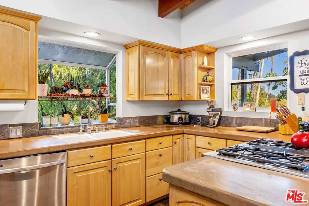 2716 Halsey Road Topanga, CA 90290