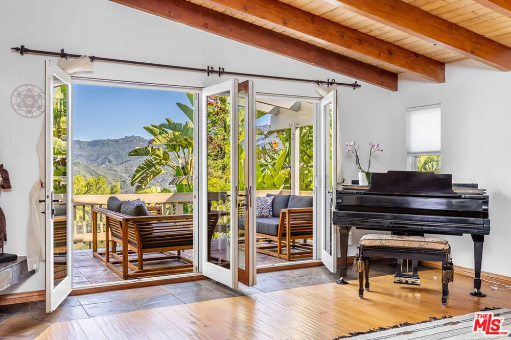 2716 Halsey Road Topanga, CA 90290