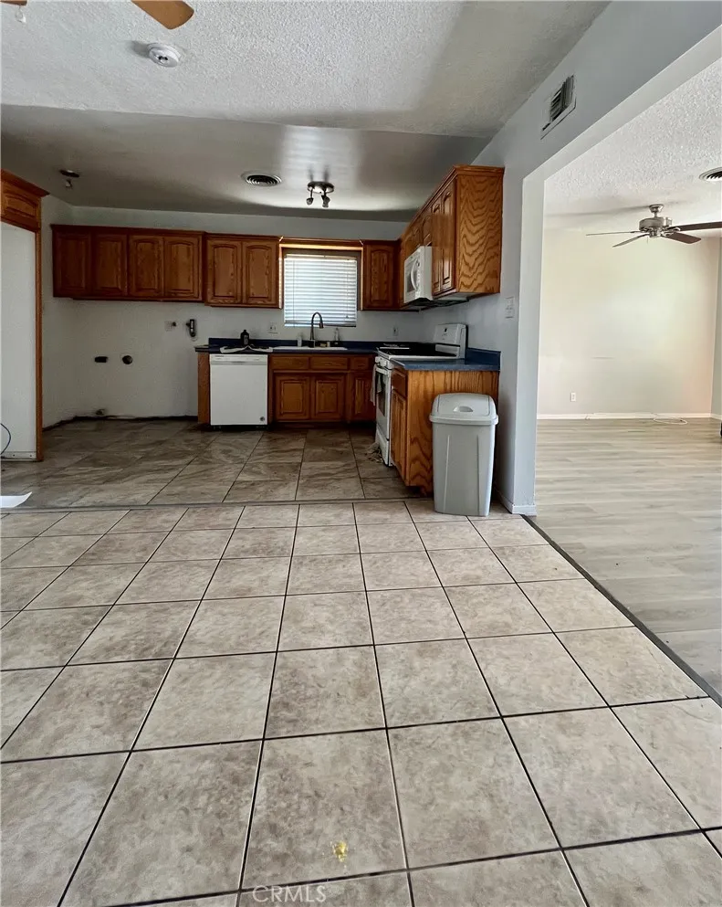 7142 Church Highland, CA 92346