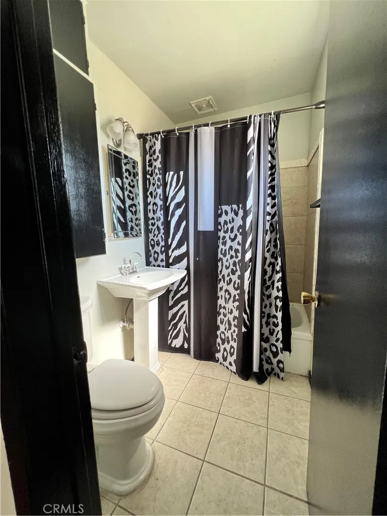 7142 Church Highland, CA 92346