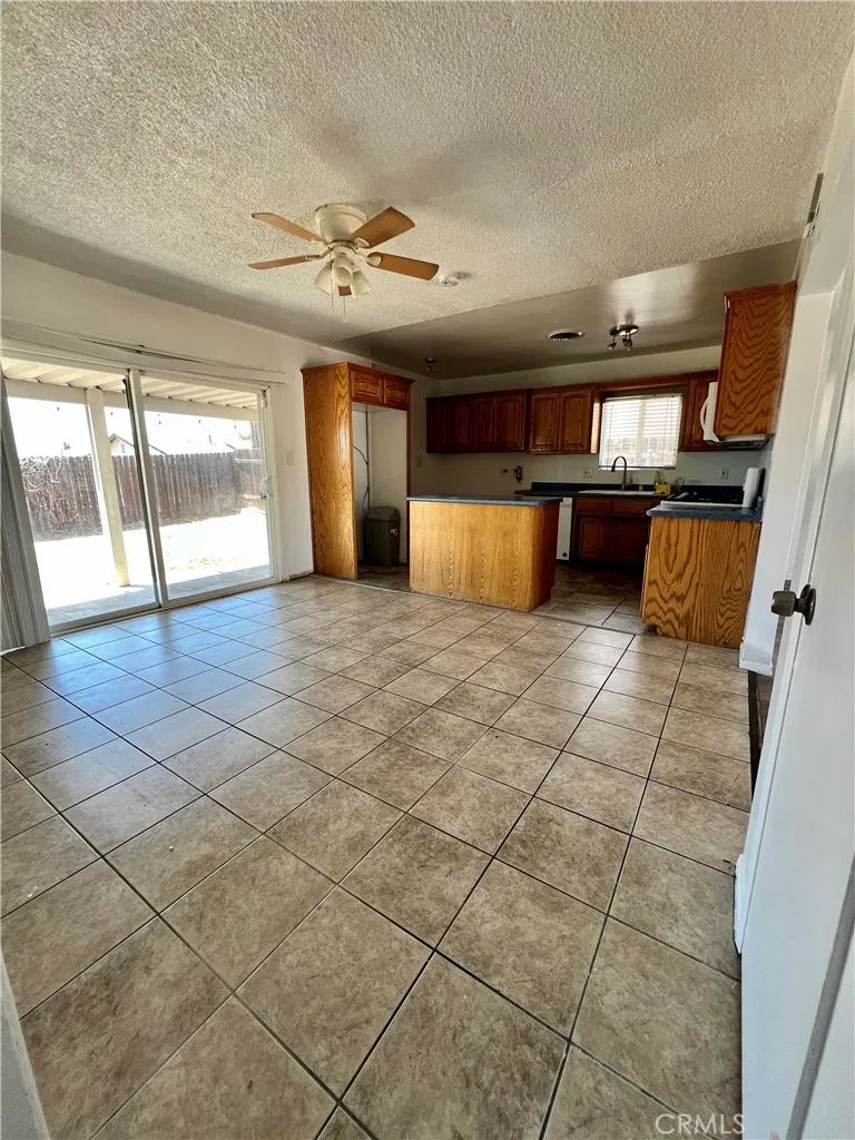 7142 Church Highland, CA 92346