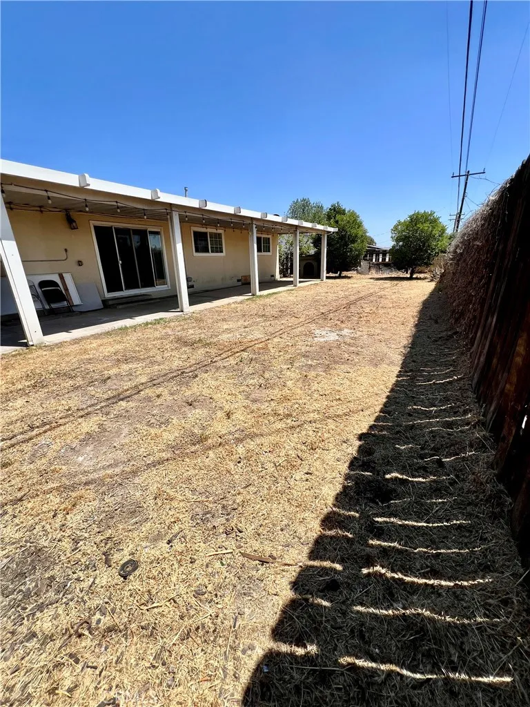 7142 Church Highland, CA 92346