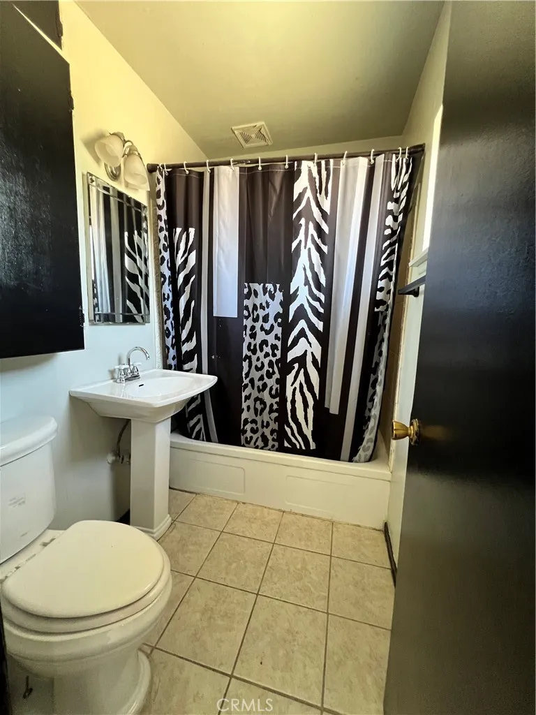 7142 Church Highland, CA 92346
