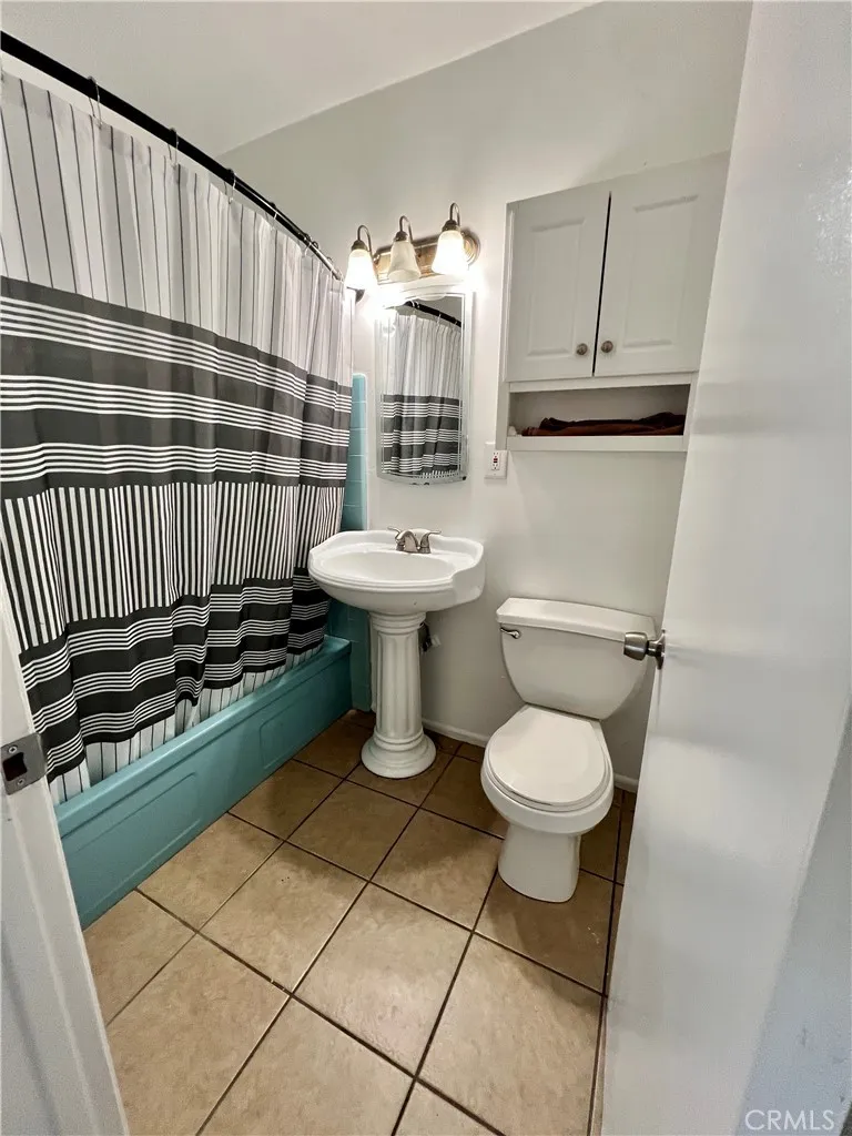 7142 Church Highland, CA 92346