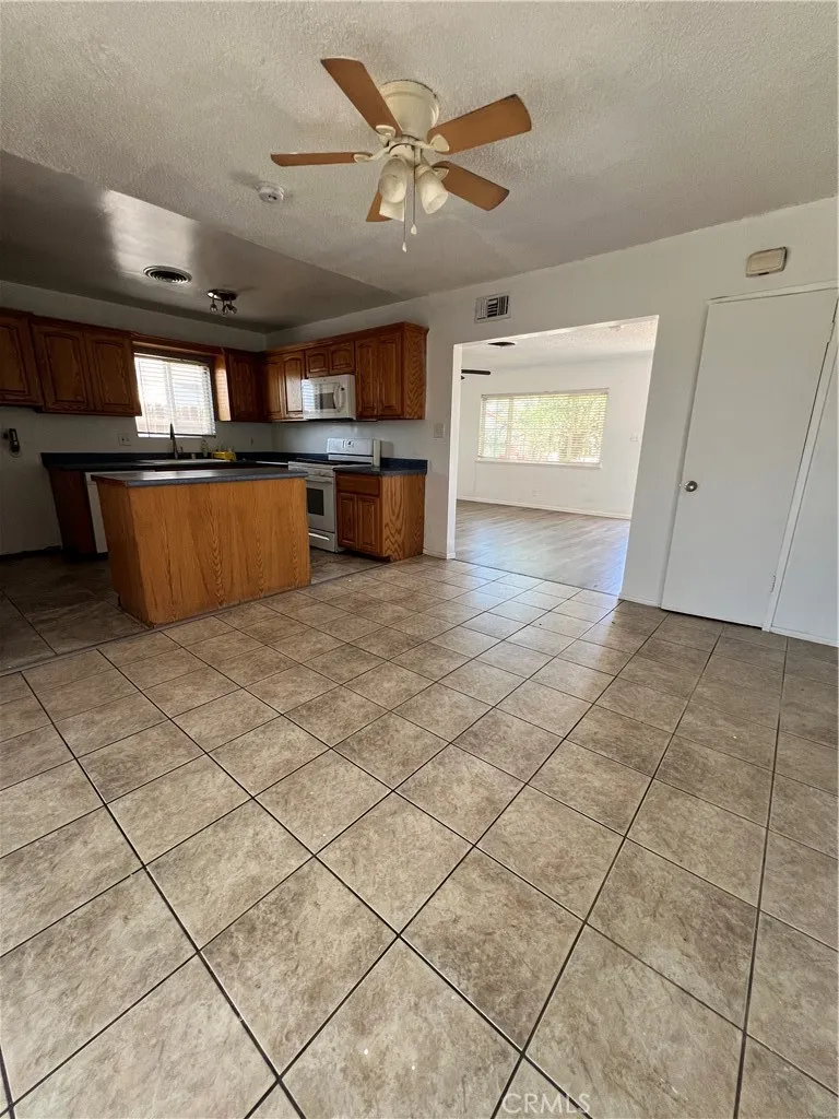7142 Church Highland, CA 92346