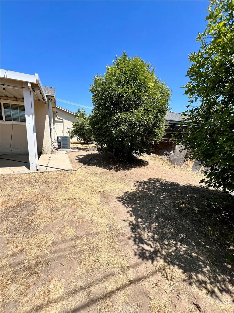 7142 Church Highland, CA 92346