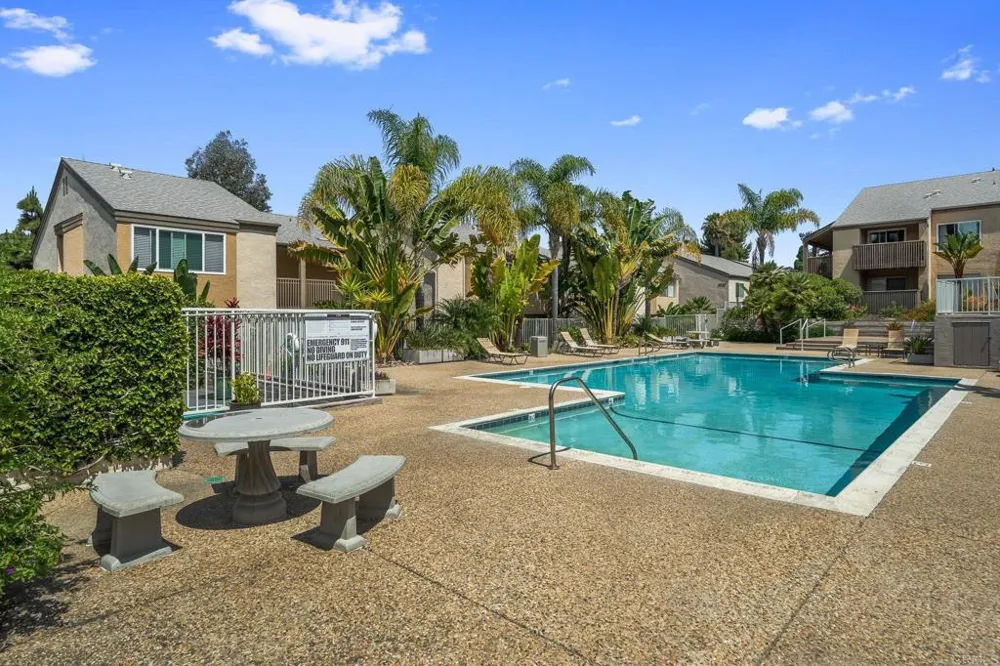 8548 Via Mallorca #E La Jolla, CA 92037