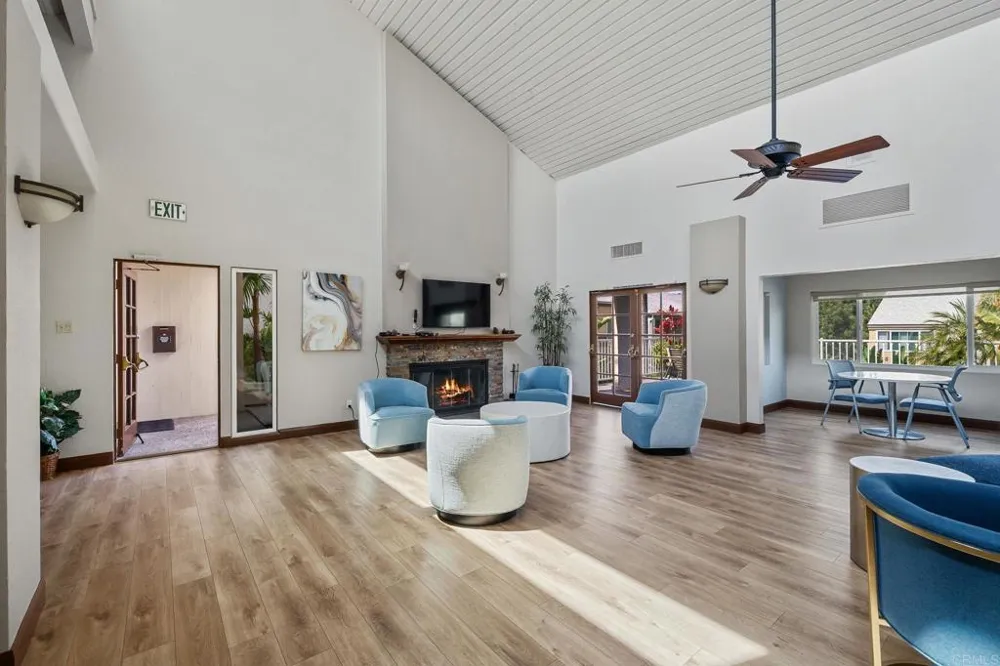8548 Via Mallorca #E La Jolla, CA 92037