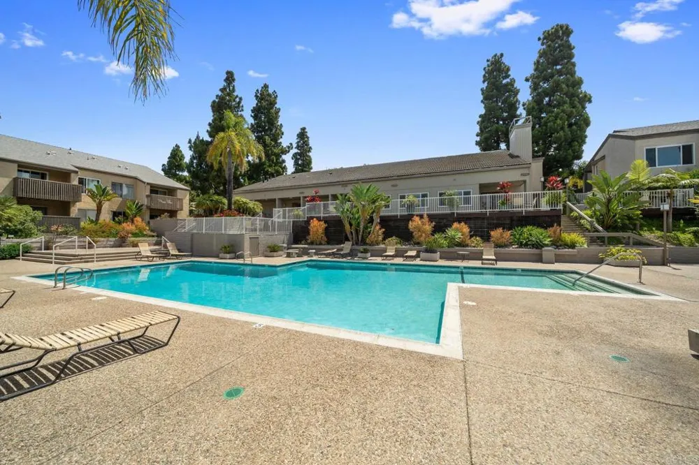 8548 Via Mallorca #E La Jolla, CA 92037