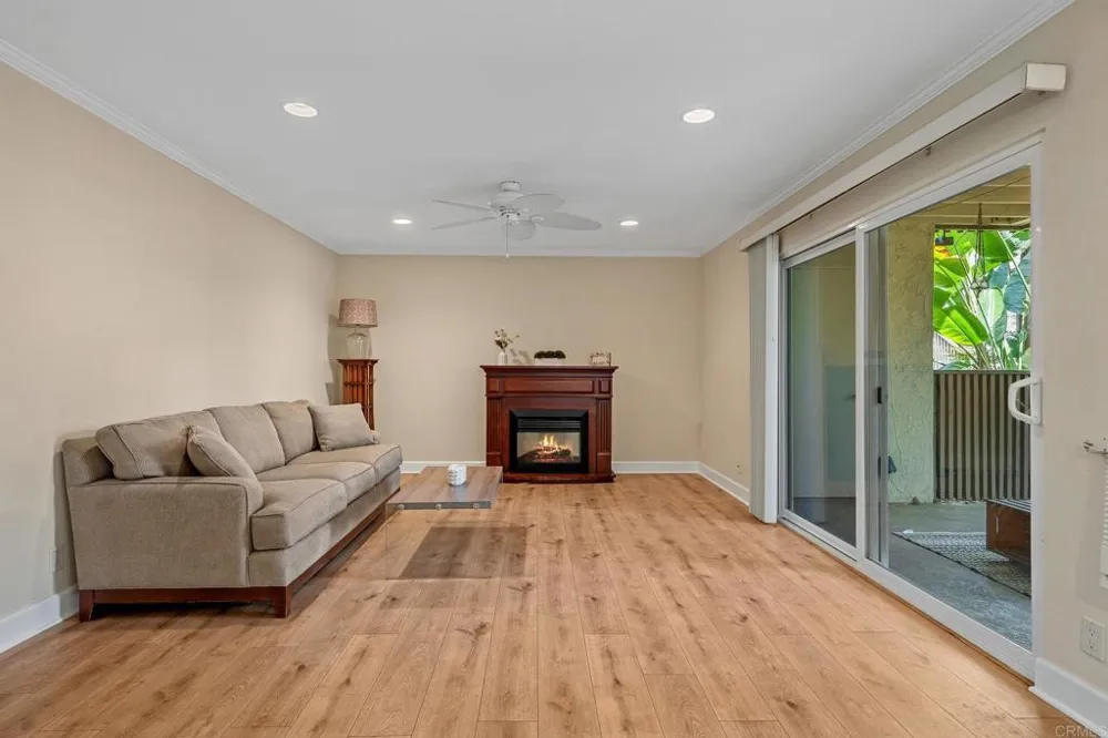 8548 Via Mallorca #E La Jolla, CA 92037