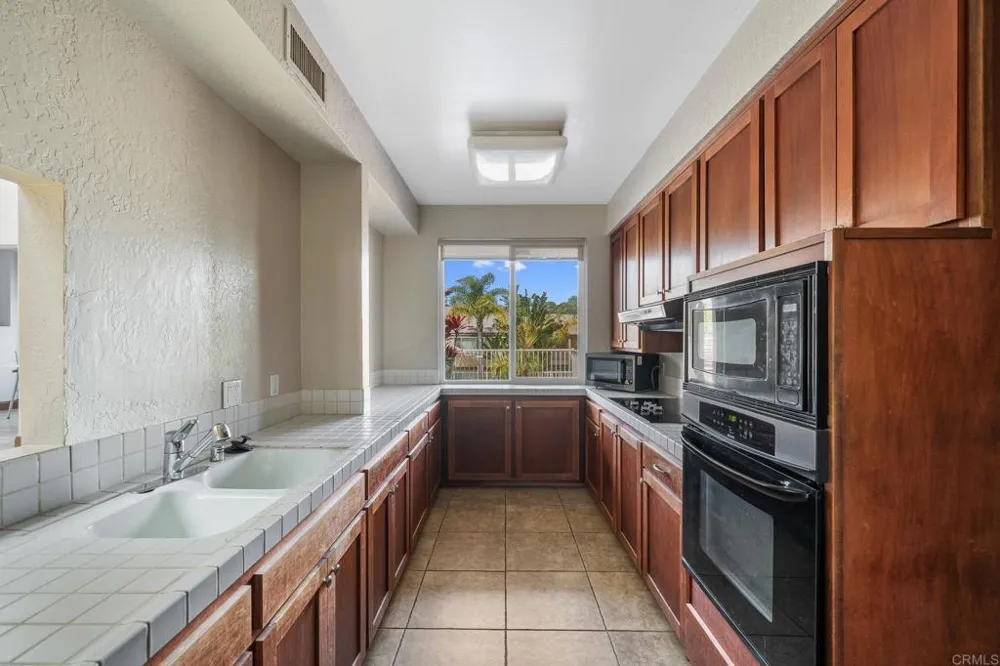8548 Via Mallorca #E La Jolla, CA 92037