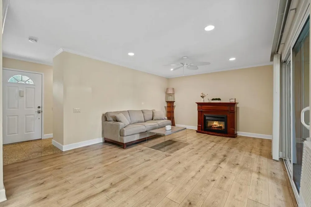 8548 Via Mallorca #E La Jolla, CA 92037