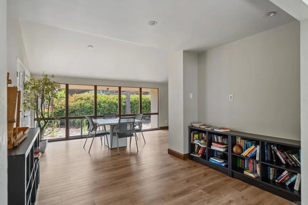 8548 Via Mallorca #E La Jolla, CA 92037