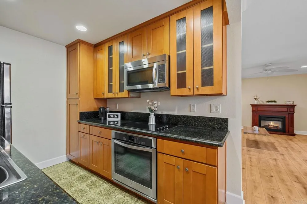 8548 Via Mallorca #E La Jolla, CA 92037