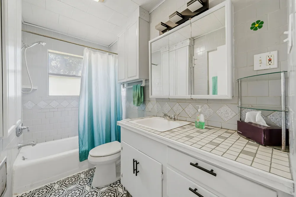 914 6th Street Blanco, TX 78606