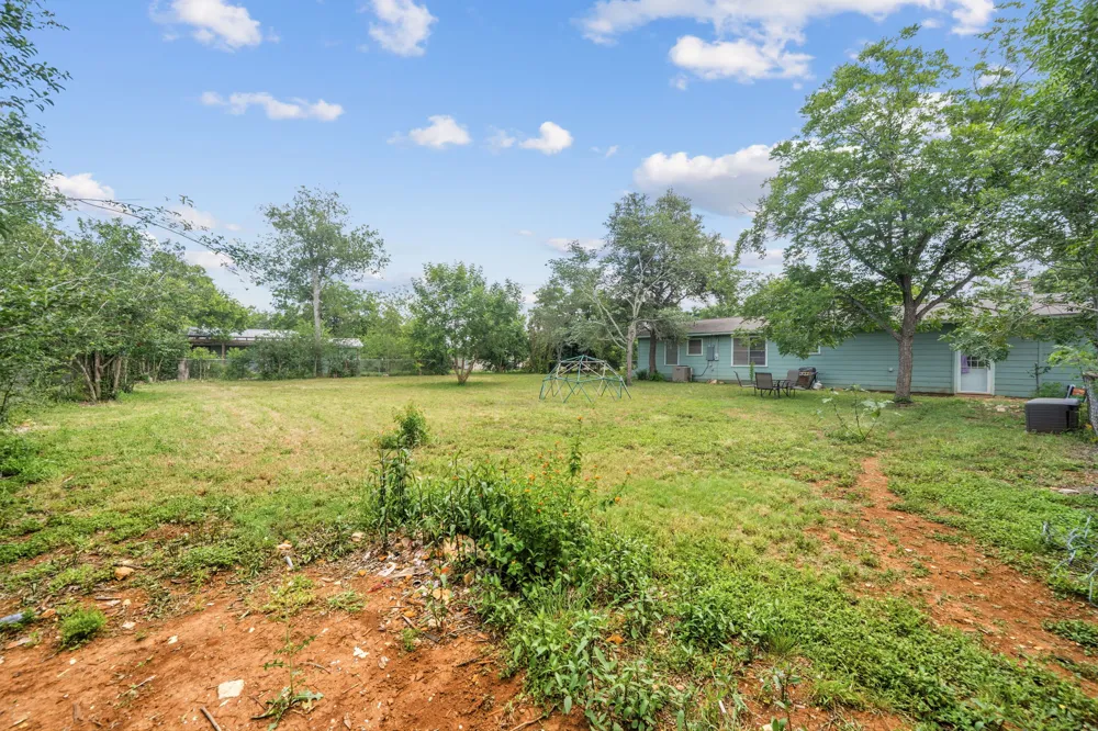 914 6th Street Blanco, TX 78606