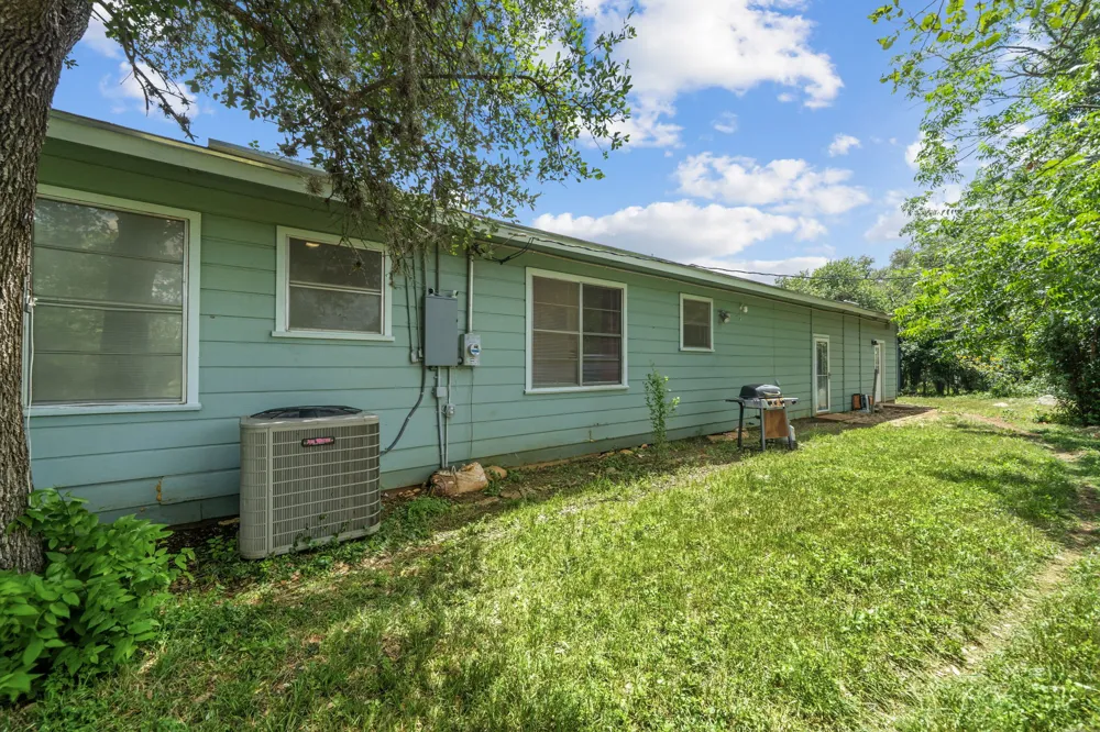 914 6th Street Blanco, TX 78606
