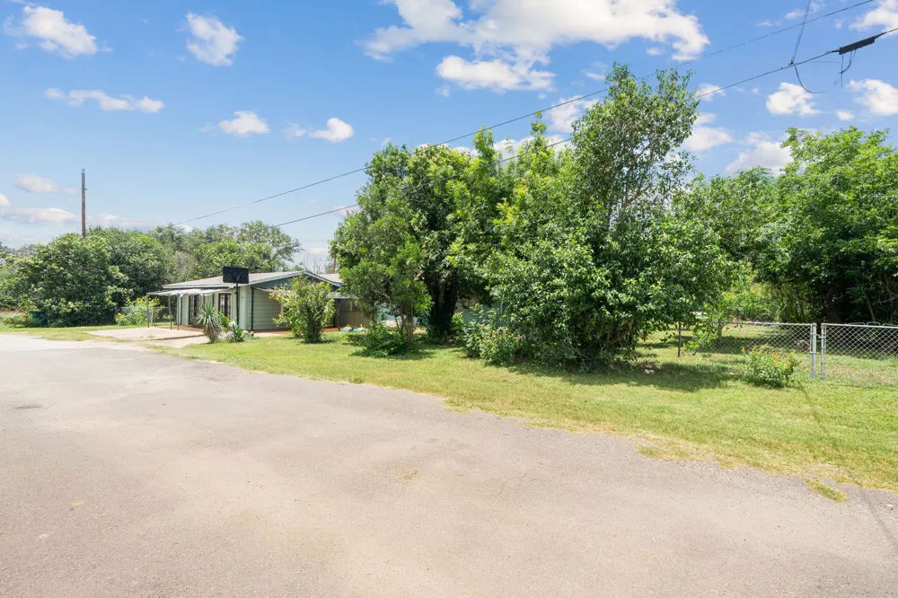 914 6th Street Blanco, TX 78606