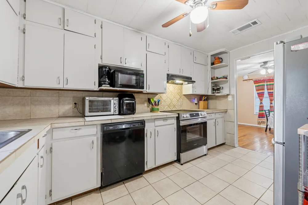 914 6th Street Blanco, TX 78606