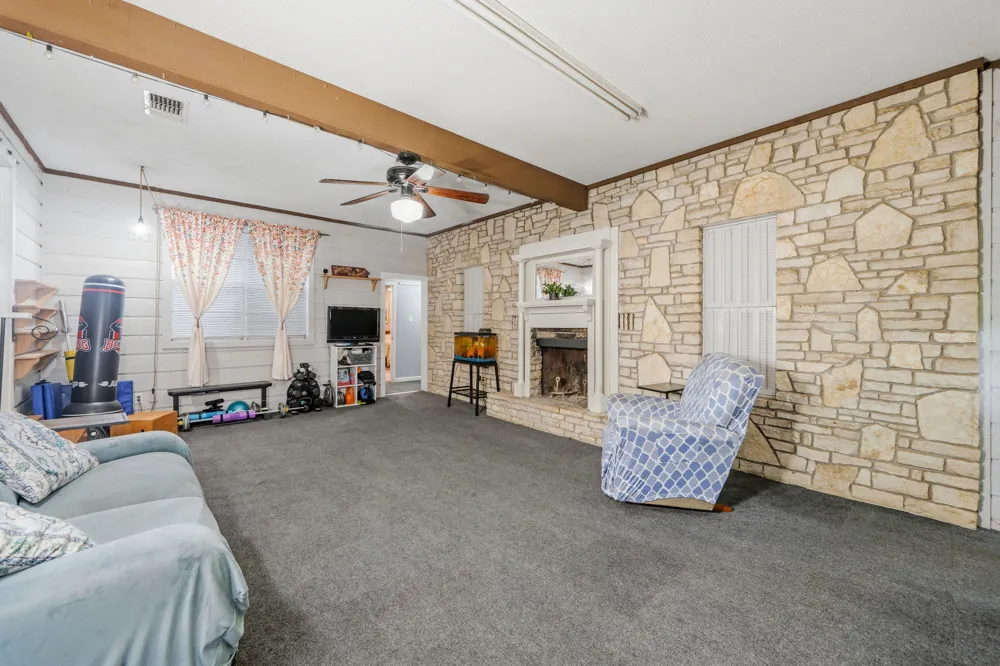 914 6th Street Blanco, TX 78606