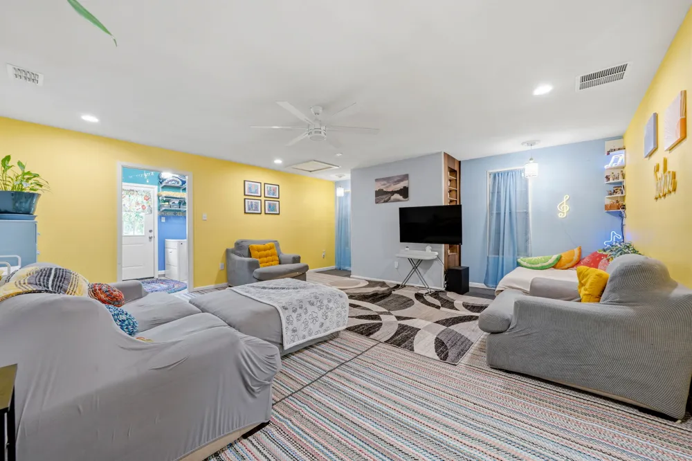914 6th Street Blanco, TX 78606
